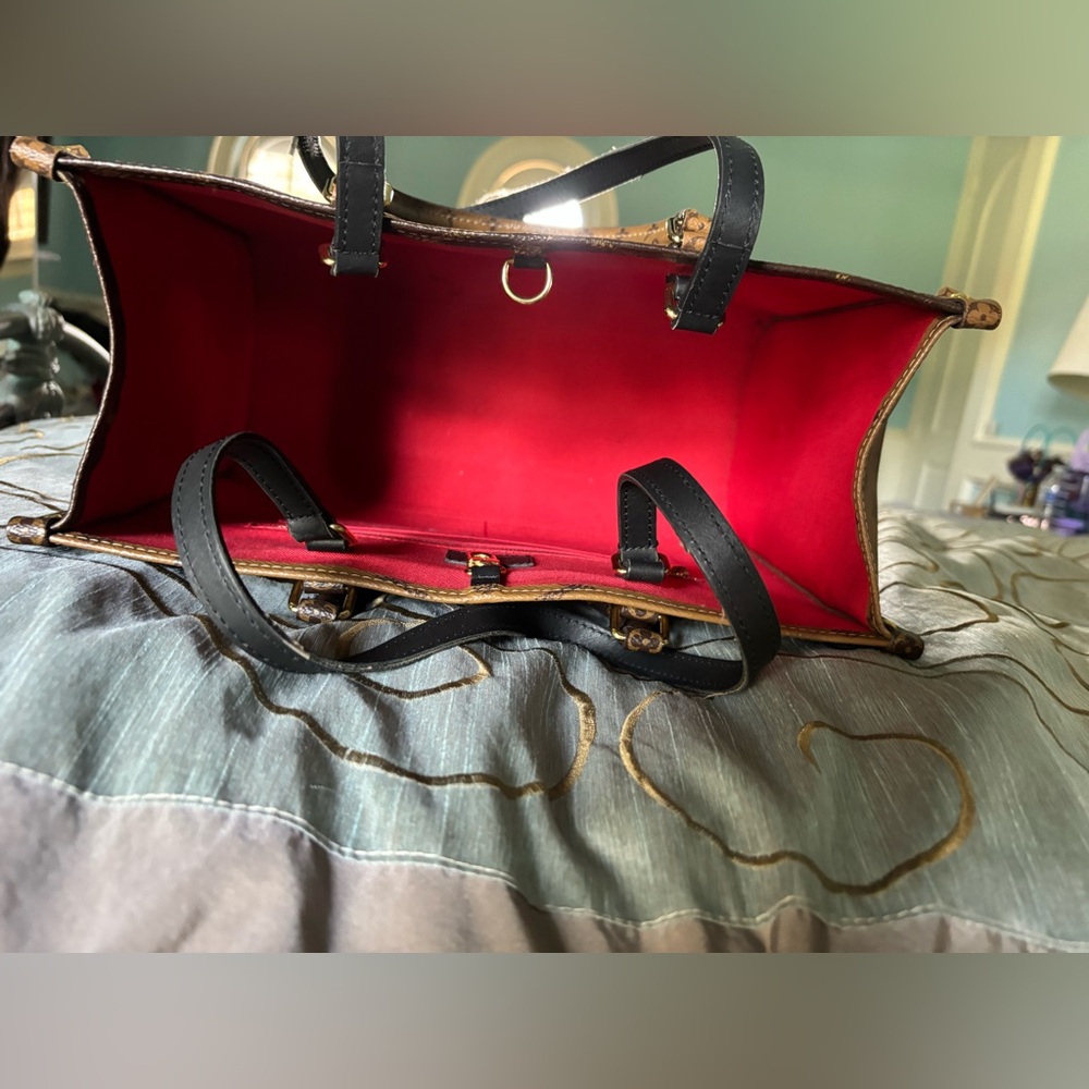 Louis Vuitton On-The-Go MM - Picture 11 of 16